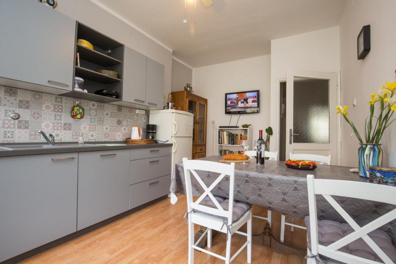 Ferienwohnung Pietas Iulia Pula Exterior foto