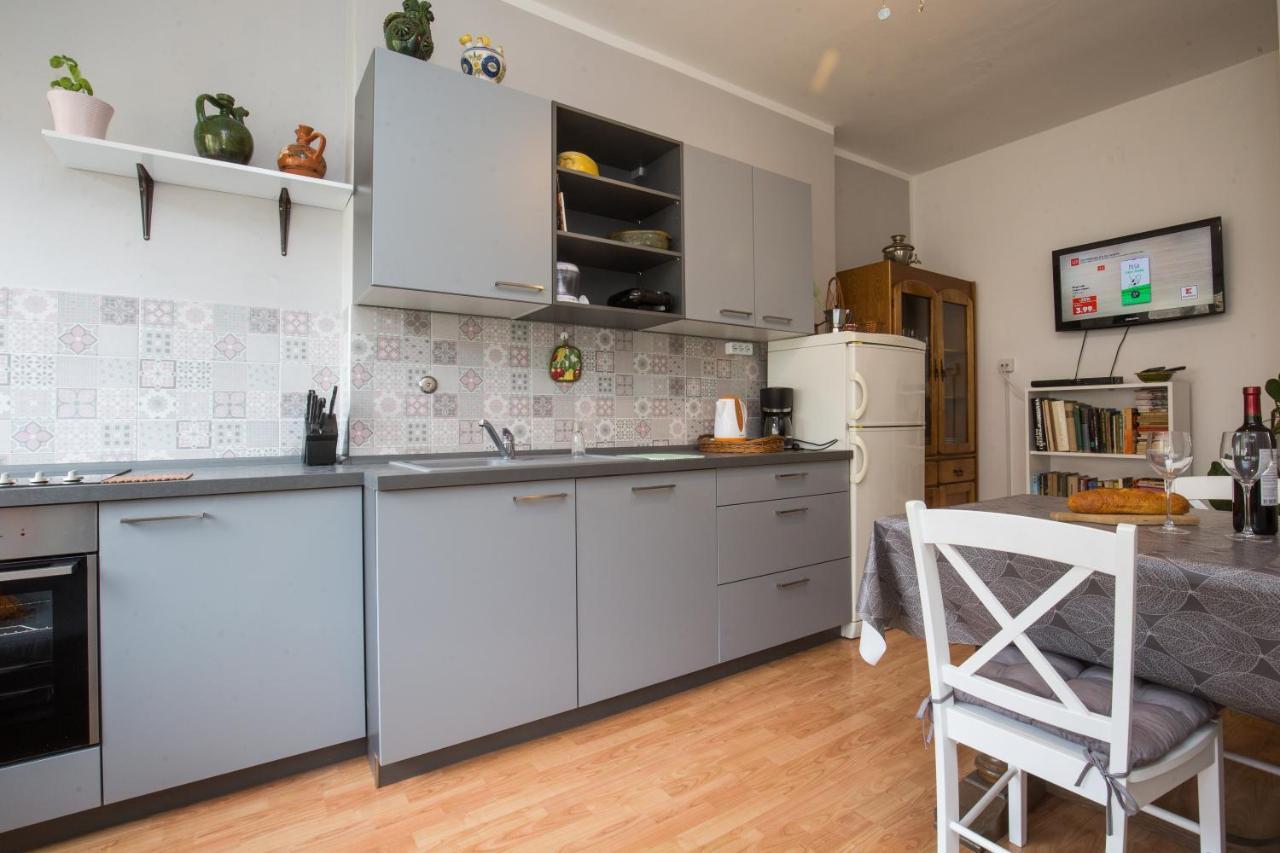 Ferienwohnung Pietas Iulia Pula Exterior foto